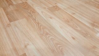 Schakel een professional in voor het verwijderen van je oude houten vloer